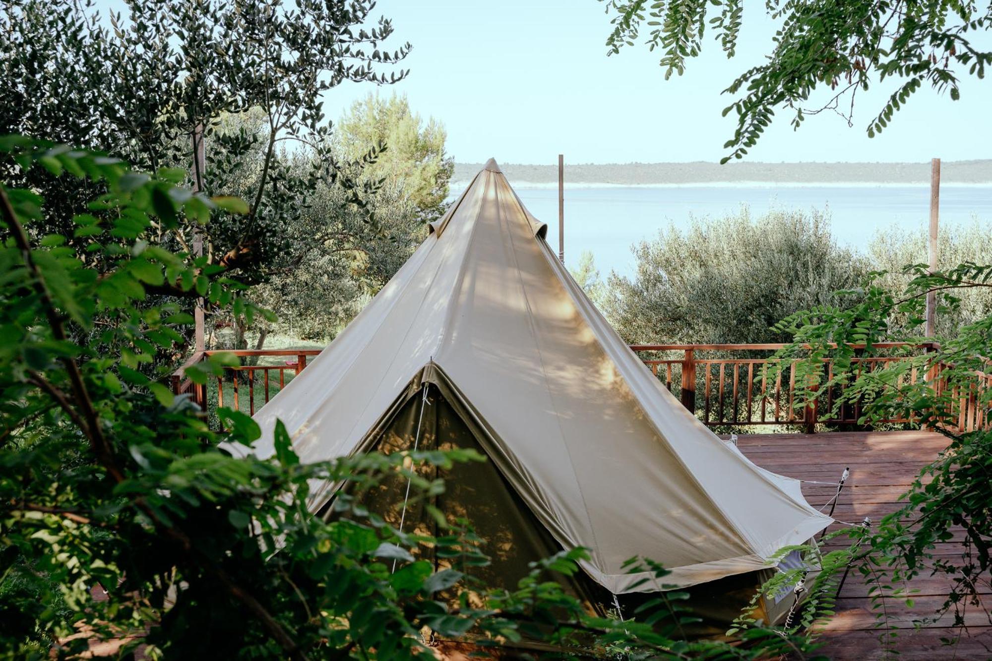 Glamping Bell Tent Robinson Campo de lujo