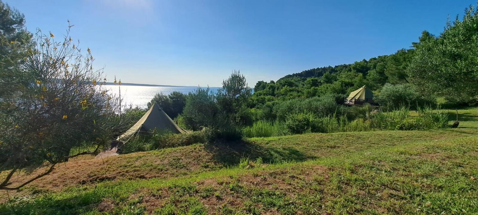 Glamping Bell Tent Robinson Campo de lujo Ljubač